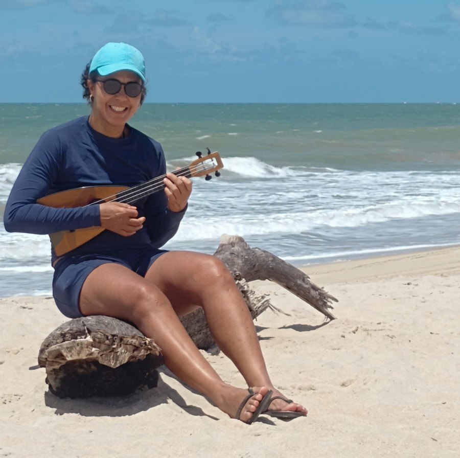 Ieda playing the ukulele on the beach